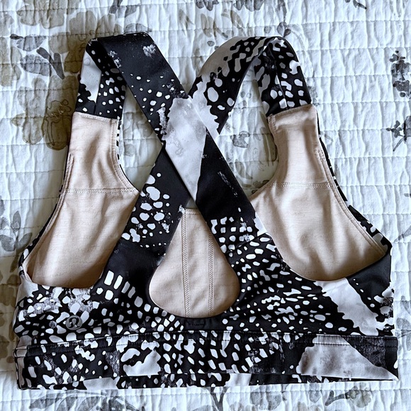 Lululemon All Sport Bra III in Static Mist White & Black • 4 - Picture 5 of 10